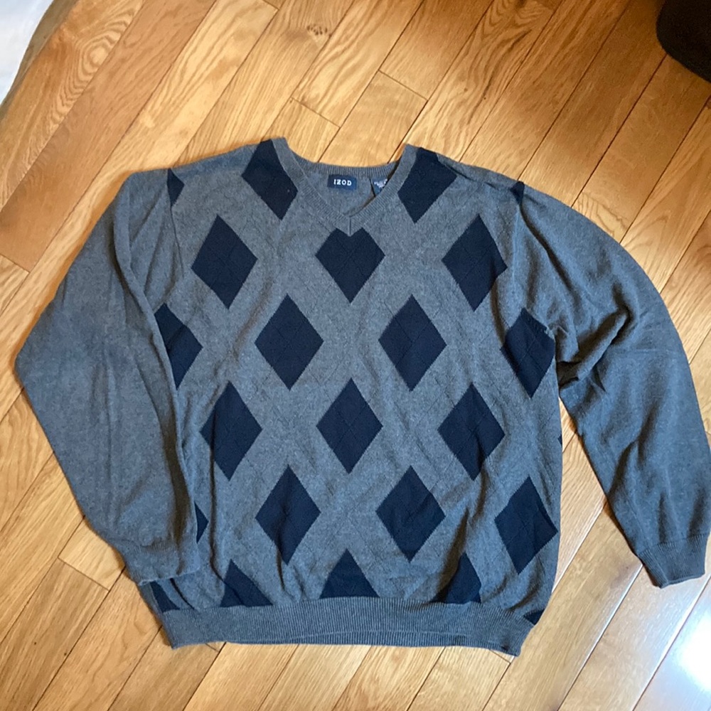 Mens Izod gray/navy argyle vneck sweater